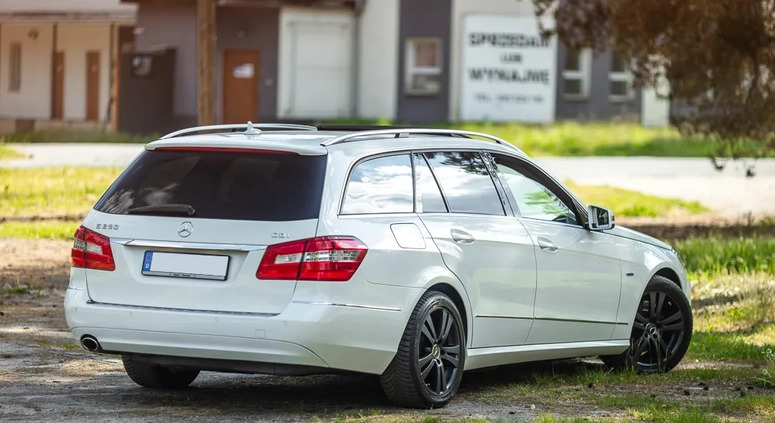 Mercedes-Benz Klasa E cena 33900 przebieg: 284000, rok produkcji 2011 z Ujazd małe 667